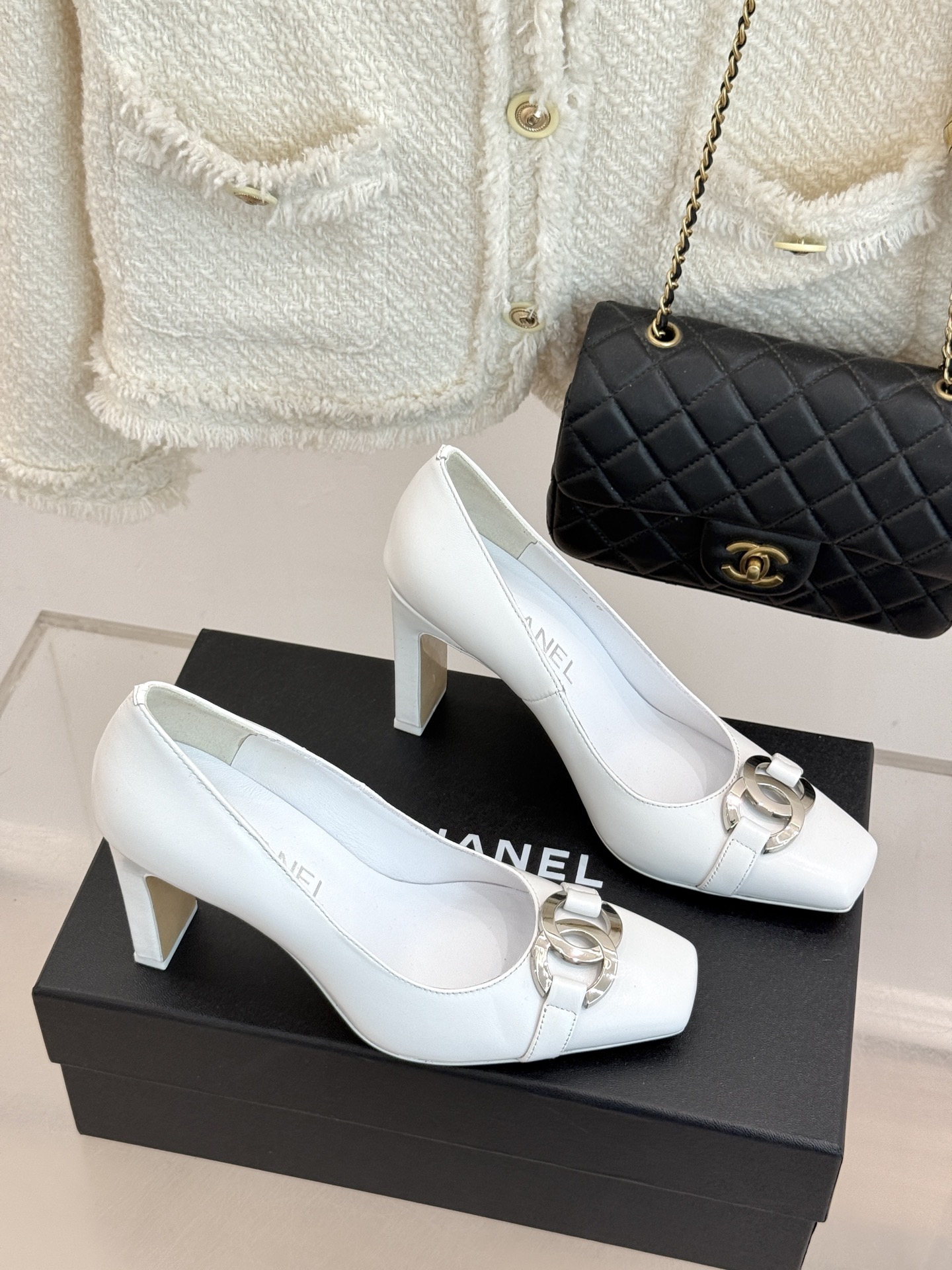 CHANE*｜小香26M新品走秀金属大双C扣方头粗跟高跟鞋复刻高定秀场复古摩登气场。标志性金属大双C扣夺