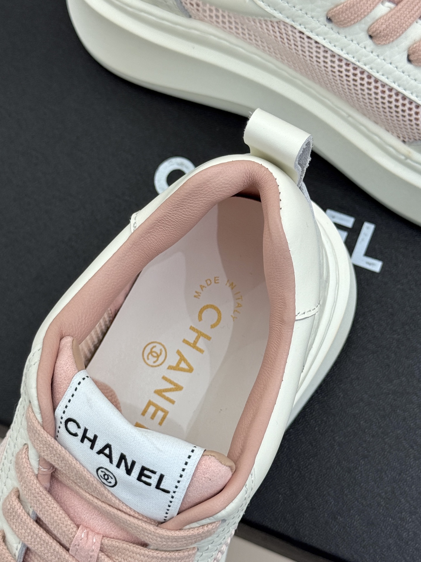 CHANE* ｜小香经典网面镂空休闲运动厚底小白鞋 小个子女生最爱的厚底鞋也安排上了拉腿效果堪比腿部整形