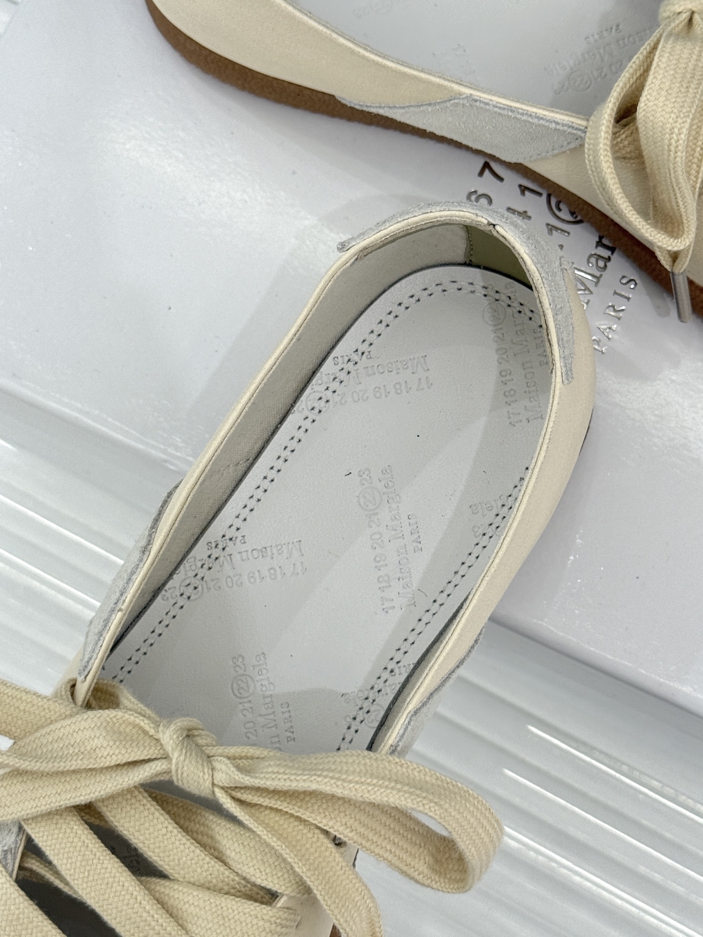 Maison Margiela 26WF新品德训鞋解构复古基因 重塑低调高级质感。甄选头层牛皮拼接细腻麂
