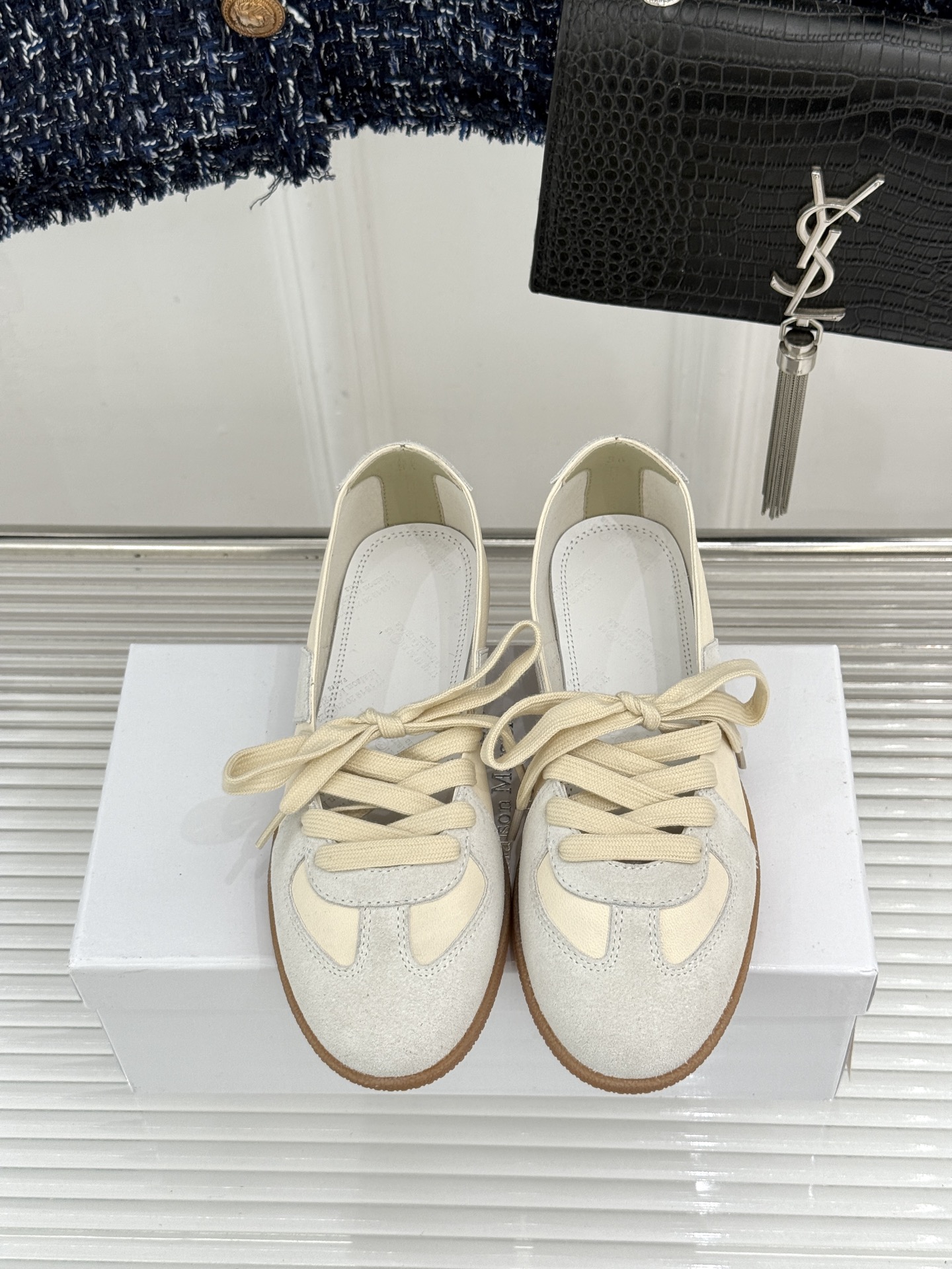 Maison Margiela 26WF新品德训鞋解构复古基因 重塑低调高级质感。甄选头层牛皮拼接细腻麂