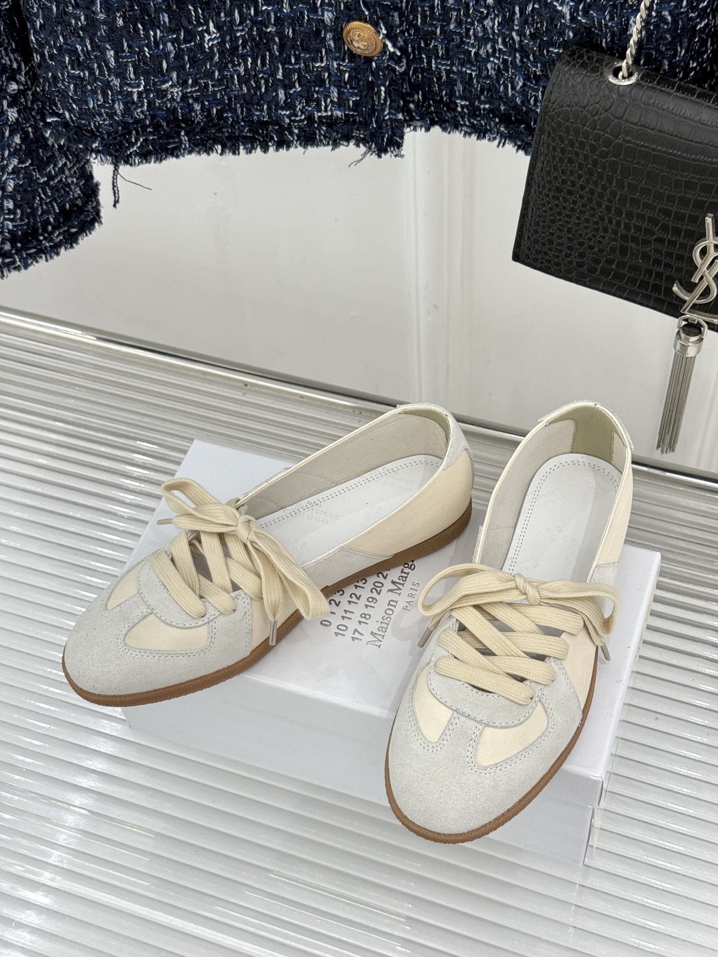 Maison Margiela 26WF新品德训鞋解构复古基因 重塑低调高级质感。甄选头层牛皮拼接细腻麂