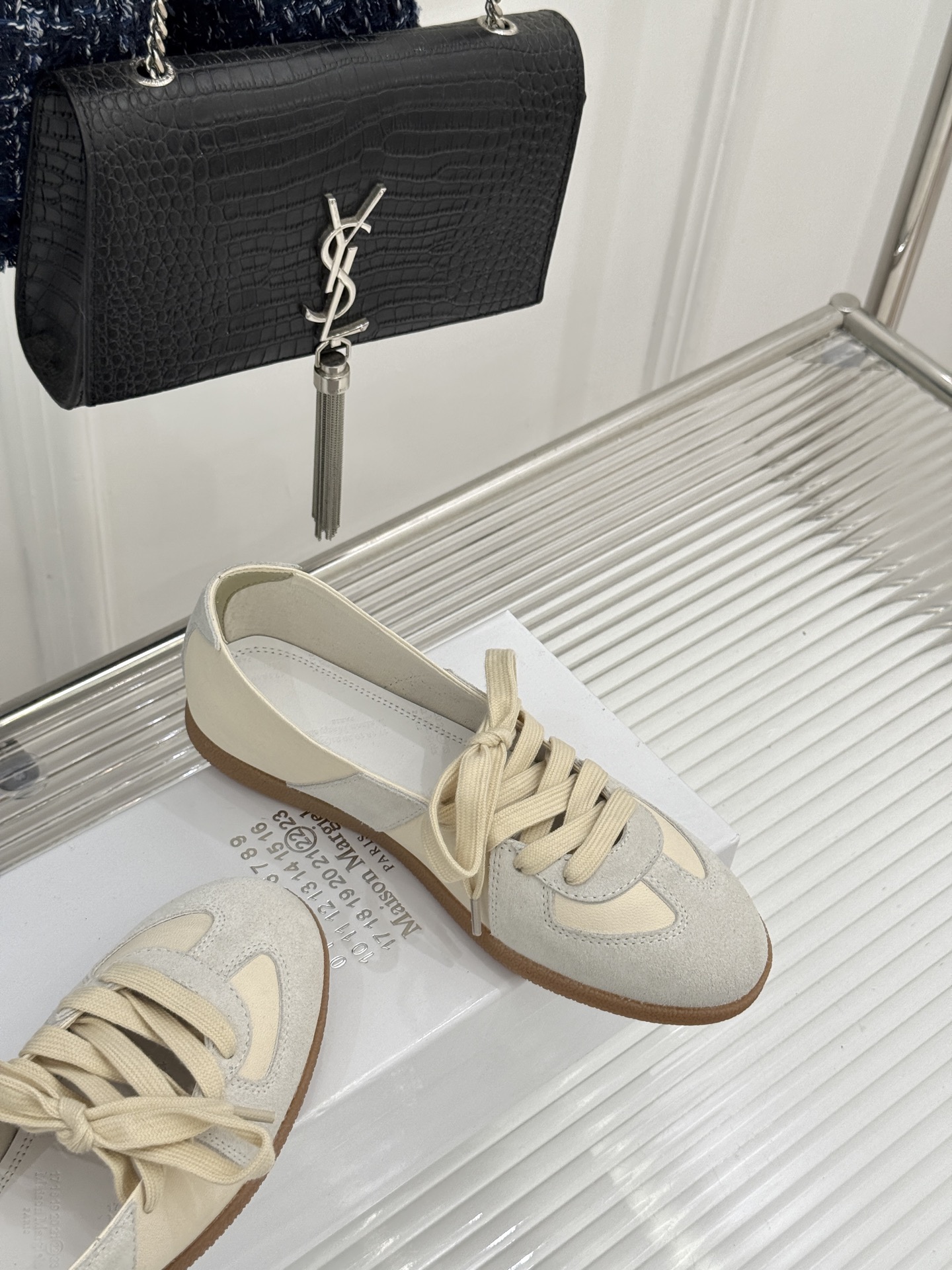 Maison Margiela 26WF新品德训鞋解构复古基因 重塑低调高级质感。甄选头层牛皮拼接细腻麂