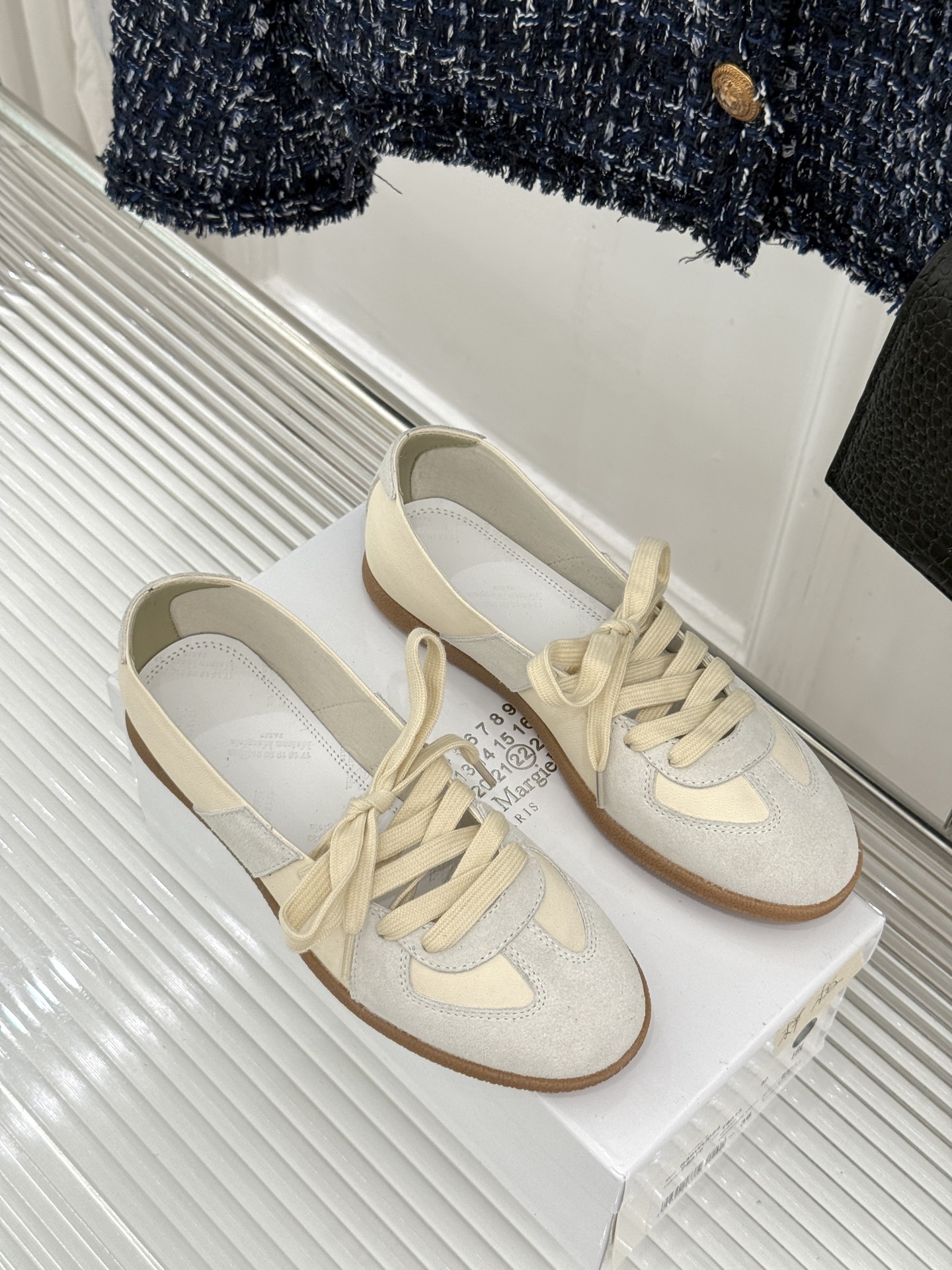 Maison Margiela 26WF新品德训鞋解构复古基因 重塑低调高级质感。甄选头层牛皮拼接细腻麂