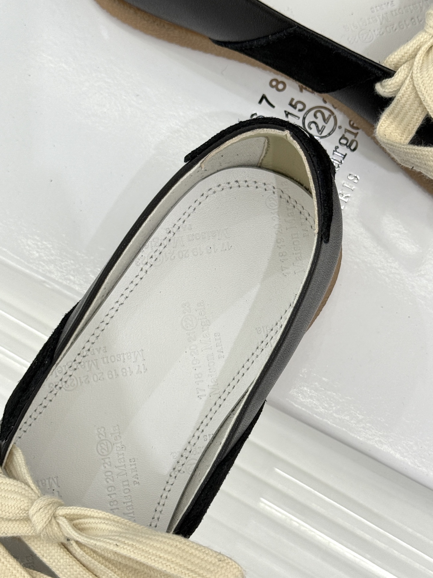 Maison Margiela 26WF新品德训鞋解构复古基因 重塑低调高级质感。甄选头层牛皮拼接细腻麂