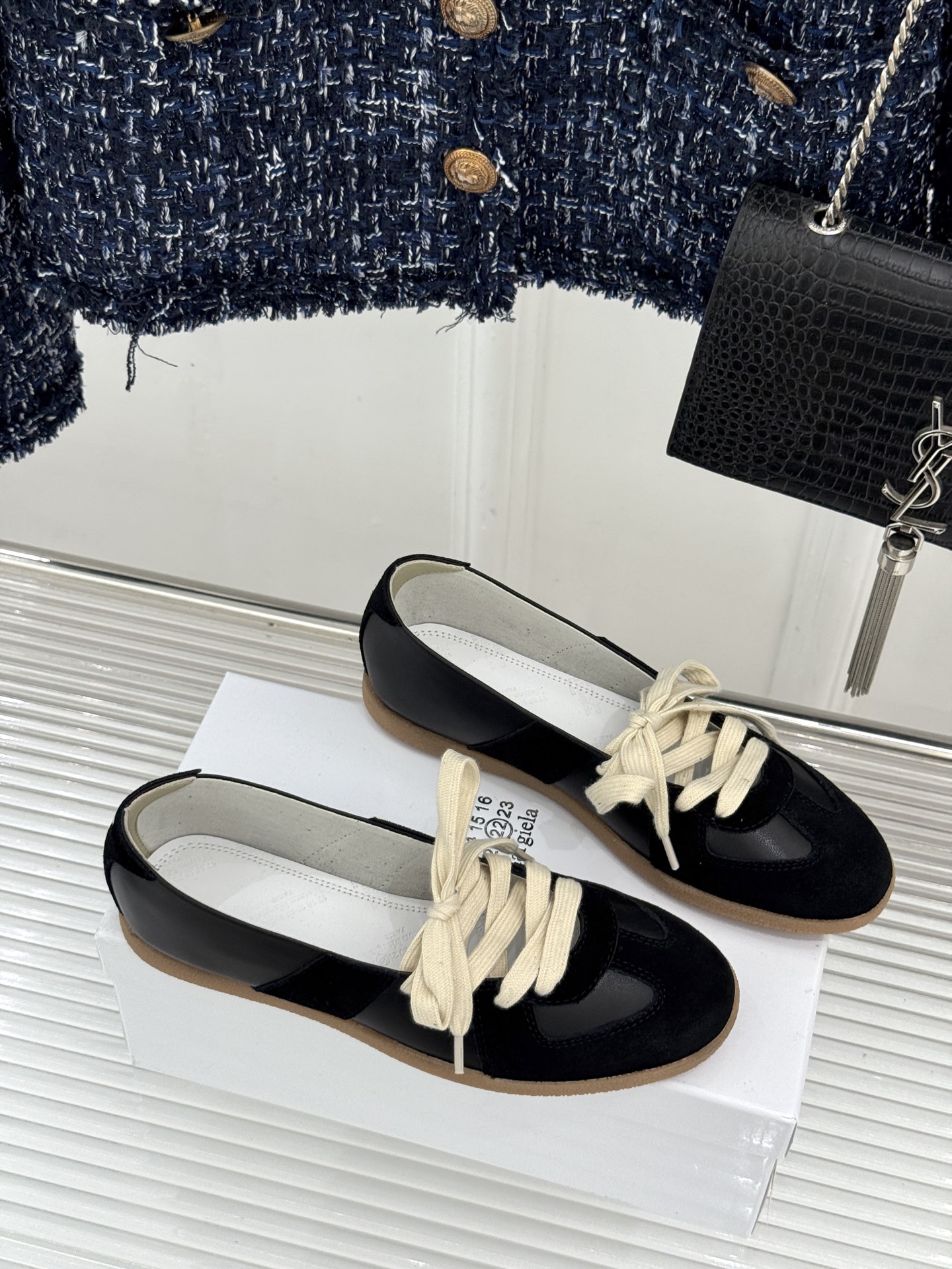 Maison Margiela 26WF新品德训鞋解构复古基因 重塑低调高级质感。甄选头层牛皮拼接细腻麂