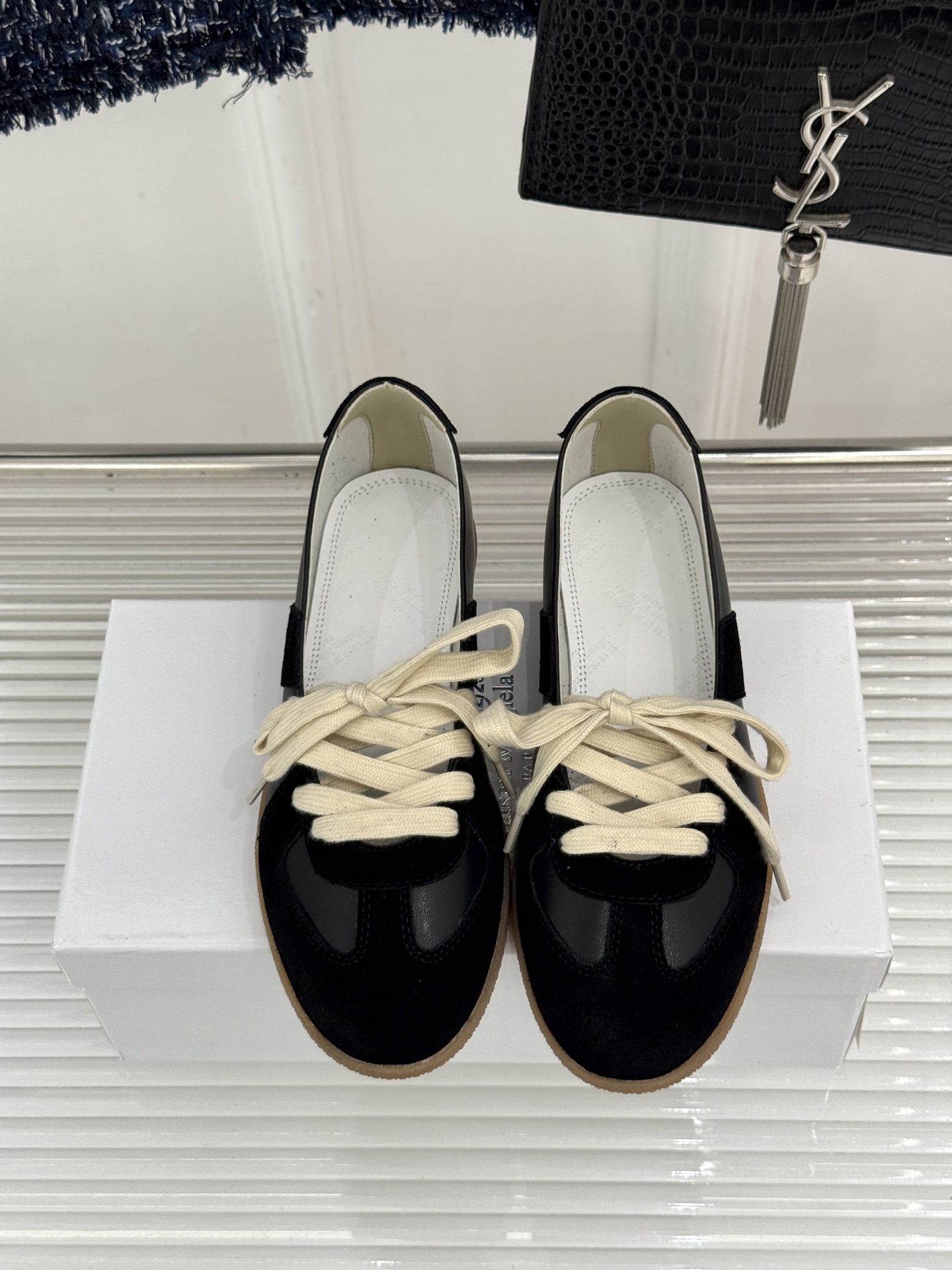Maison Margiela 26WF新品德训鞋解构复古基因 重塑低调高级质感。甄选头层牛皮拼接细腻麂