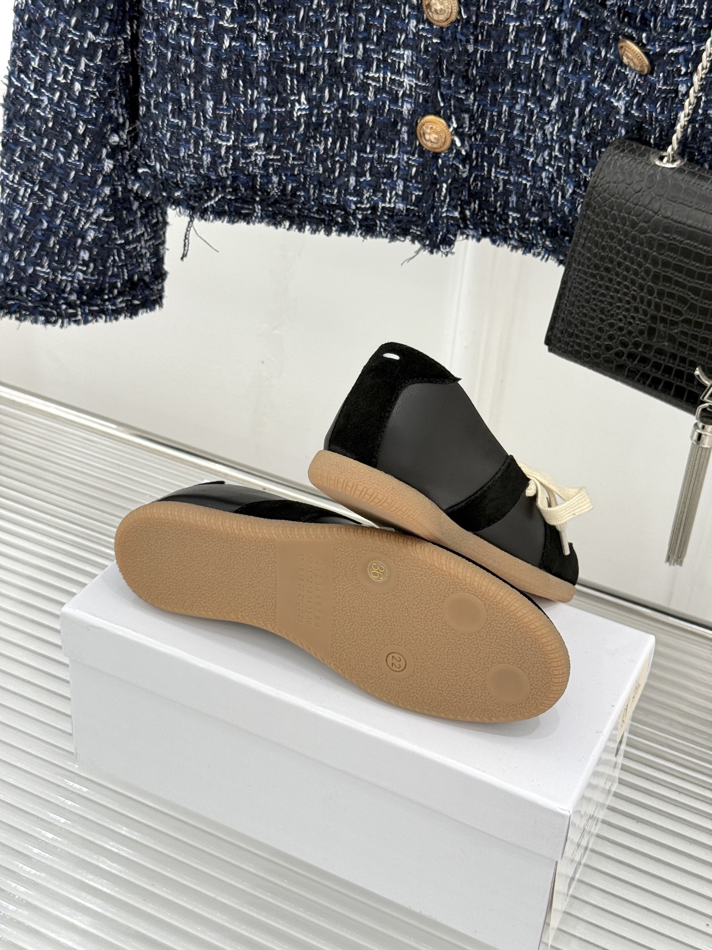 Maison Margiela 26WF新品德训鞋解构复古基因 重塑低调高级质感。甄选头层牛皮拼接细腻麂