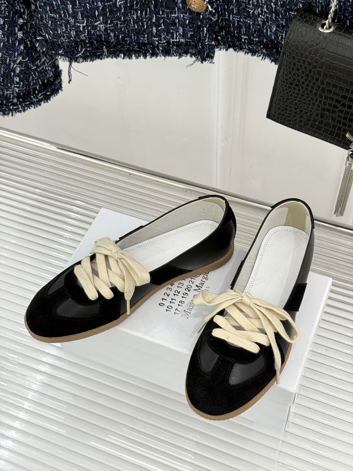 Maison Margiela 26WF新品德训鞋解构复古基因 重塑低调高级质感。甄选头层牛皮拼接细腻麂