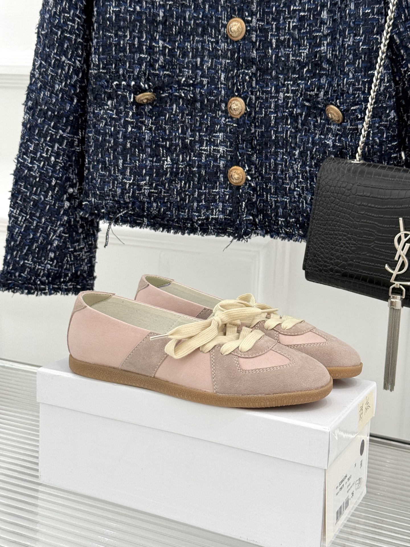 Maison Margiela 26WF新品德训鞋解构复古基因 重塑低调高级质感。甄选头层牛皮拼接细腻麂