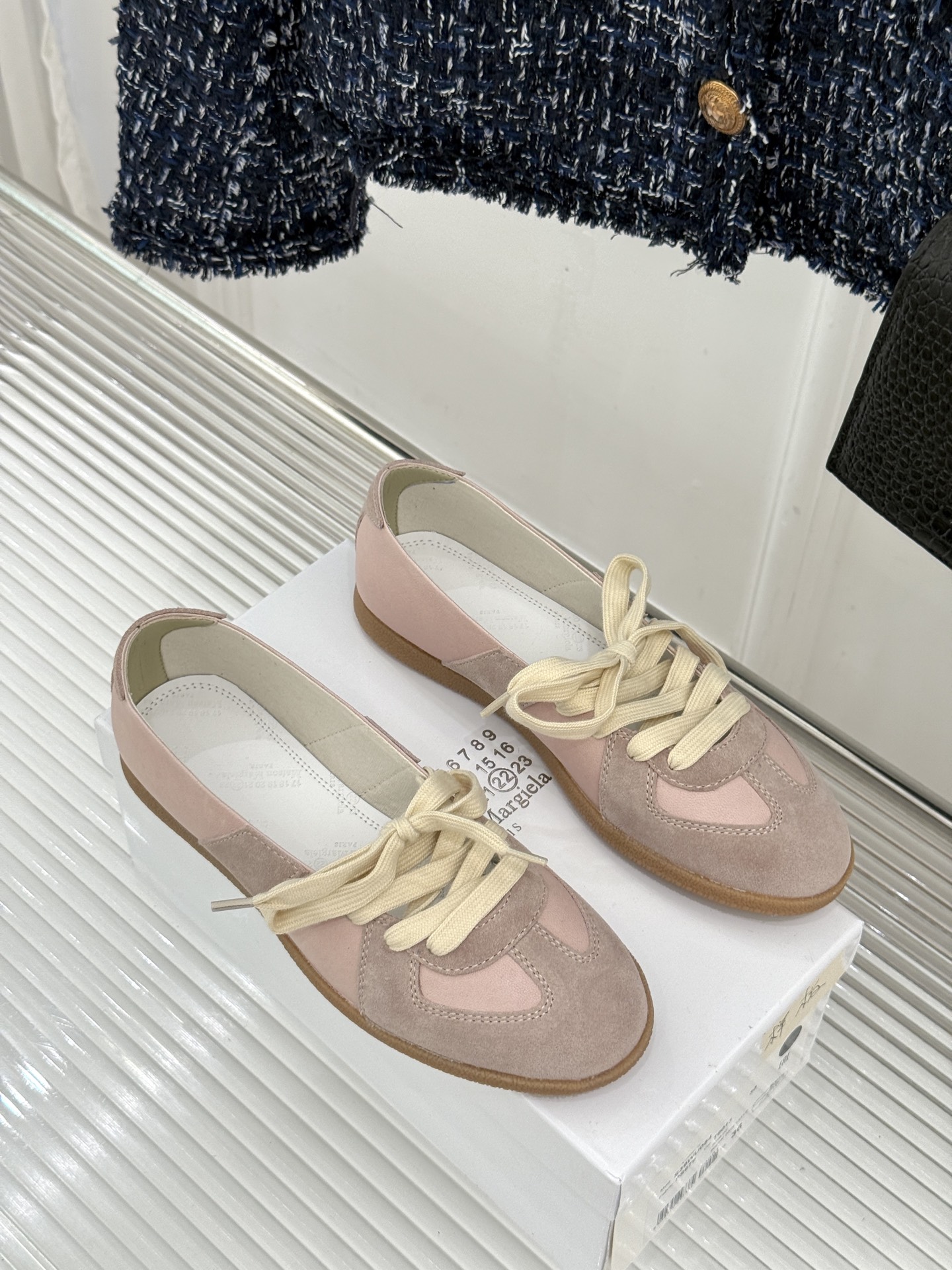 Maison Margiela 26WF新品德训鞋解构复古基因 重塑低调高级质感。甄选头层牛皮拼接细腻麂
