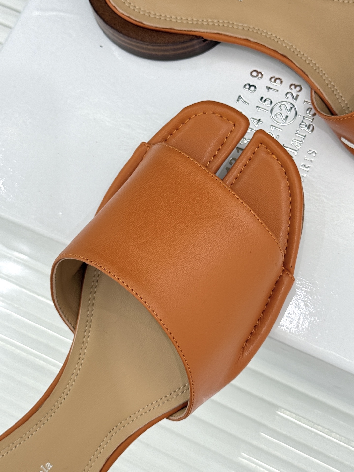 MaisonMargiela｜MM6马吉拉26WF新品分趾一字带圆跟拖鞋先锋分趾基因邂逅慵懒极简重塑解构
