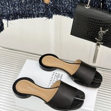 MaisonMargiela|MM6马吉拉26WF新品分趾一字带圆跟拖鞋先锋分趾基因邂逅慵懒极简重塑解构 MaisonMargiela|MM6马吉拉26WF新品分趾一字带圆跟拖鞋先锋分趾基因邂逅慵懒极简重塑解构