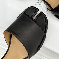 MaisonMargiela|MM6马吉拉26WF新品分趾一字带圆跟拖鞋先锋分趾基因邂逅慵懒极简重塑解构 MaisonMargiela|MM6马吉拉26WF新品分趾一字带圆跟拖鞋先锋分趾基因邂逅慵懒极简重塑解构