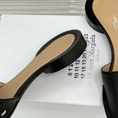 MaisonMargiela|MM6马吉拉26WF新品分趾一字带圆跟拖鞋先锋分趾基因邂逅慵懒极简重塑解构 MaisonMargiela|MM6马吉拉26WF新品分趾一字带圆跟拖鞋先锋分趾基因邂逅慵懒极简重塑解构