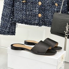 MaisonMargiela|MM6马吉拉26WF新品分趾一字带圆跟拖鞋先锋分趾基因邂逅慵懒极简重塑解构 MaisonMargiela|MM6马吉拉26WF新品分趾一字带圆跟拖鞋先锋分趾基因邂逅慵懒极简重塑解构