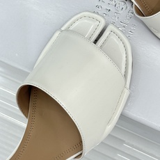 MaisonMargiela|MM6马吉拉26WF新品分趾一字带圆跟拖鞋先锋分趾基因邂逅慵懒极简重塑解构 MaisonMargiela|MM6马吉拉26WF新品分趾一字带圆跟拖鞋先锋分趾基因邂逅慵懒极简重塑解构