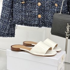 MaisonMargiela|MM6马吉拉26WF新品分趾一字带圆跟拖鞋先锋分趾基因邂逅慵懒极简重塑解构 MaisonMargiela|MM6马吉拉26WF新品分趾一字带圆跟拖鞋先锋分趾基因邂逅慵懒极简重塑解构
