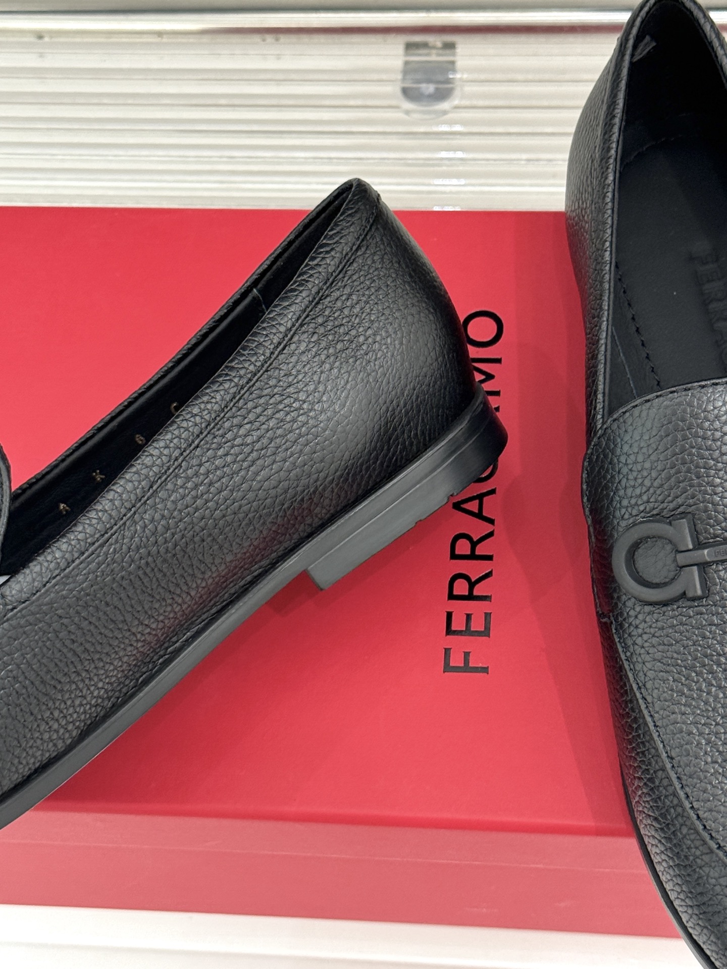 Ferragamo/菲拉格慕26WF新品马衔扣Gancini乐福鞋意式马术灵感邂逅现代优雅甄选柔软锤纹鹿 Ferragamo/菲拉格慕26WF新品马衔扣Gancini乐福鞋意式马术灵感邂逅现代优雅甄选柔软锤纹鹿