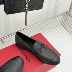 Ferragamo/菲拉格慕26WF新品马衔扣Gancini乐福鞋意式马术灵感邂逅现代优雅甄选柔软锤纹鹿 Ferragamo/菲拉格慕26WF新品马衔扣Gancini乐福鞋意式马术灵感邂逅现代优雅甄选柔软锤纹鹿