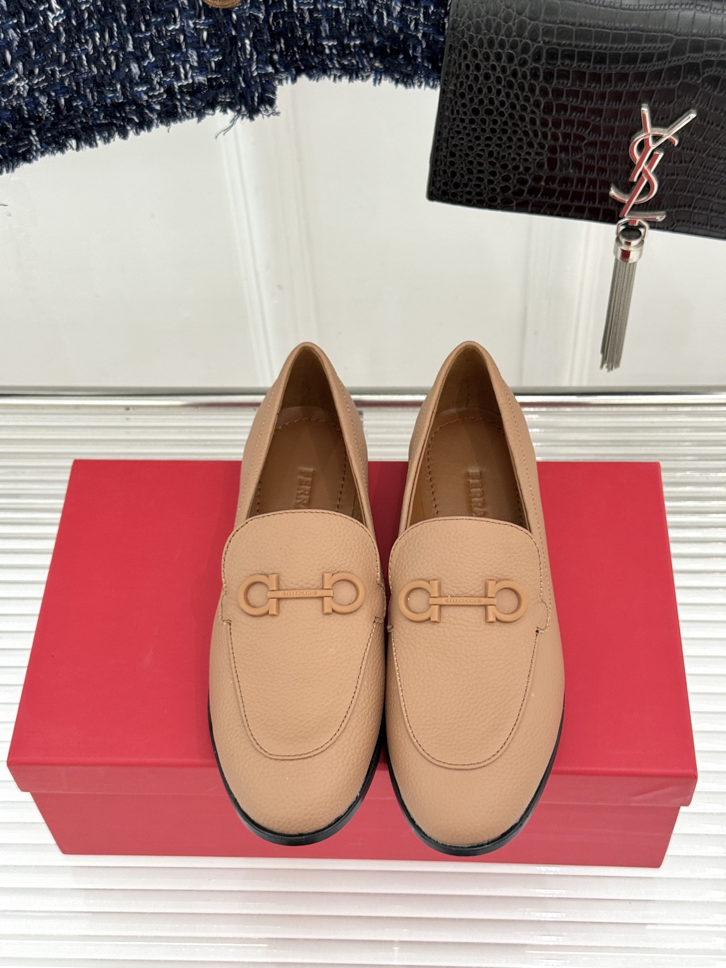 Ferragamo/菲拉格慕26WF新品马衔扣Gancini乐福鞋意式马术灵感邂逅现代优雅甄选柔软锤纹鹿 Ferragamo/菲拉格慕26WF新品马衔扣Gancini乐福鞋意式马术灵感邂逅现代优雅甄选柔软锤纹鹿