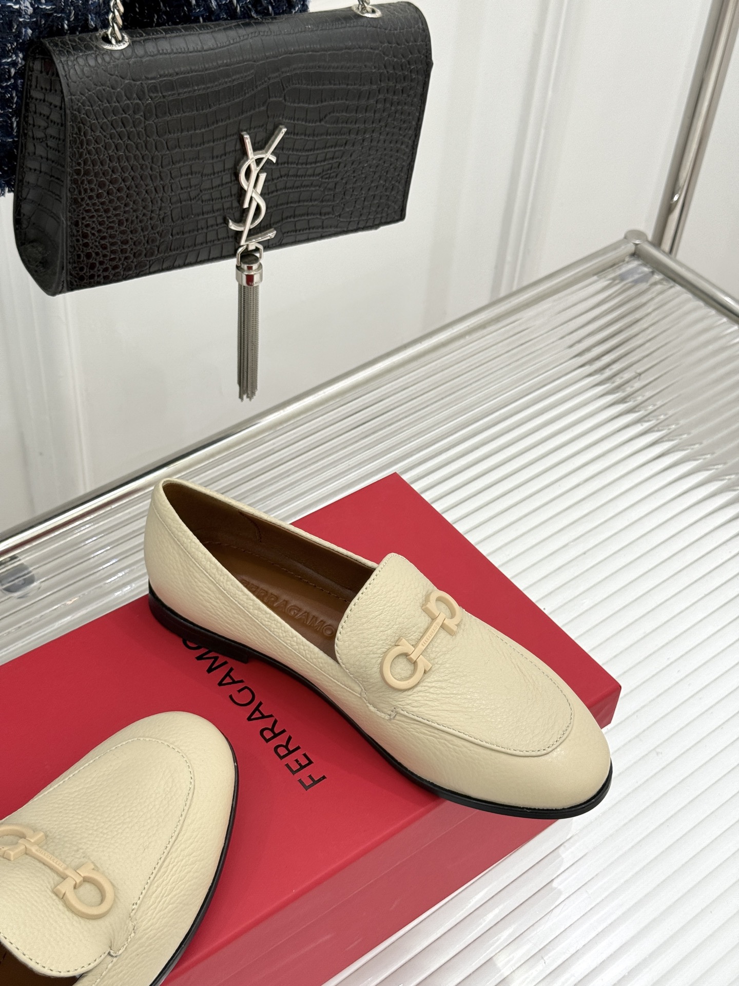Ferragamo/菲拉格慕26WF新品马衔扣Gancini乐福鞋意式马术灵感邂逅现代优雅甄选柔软锤纹鹿