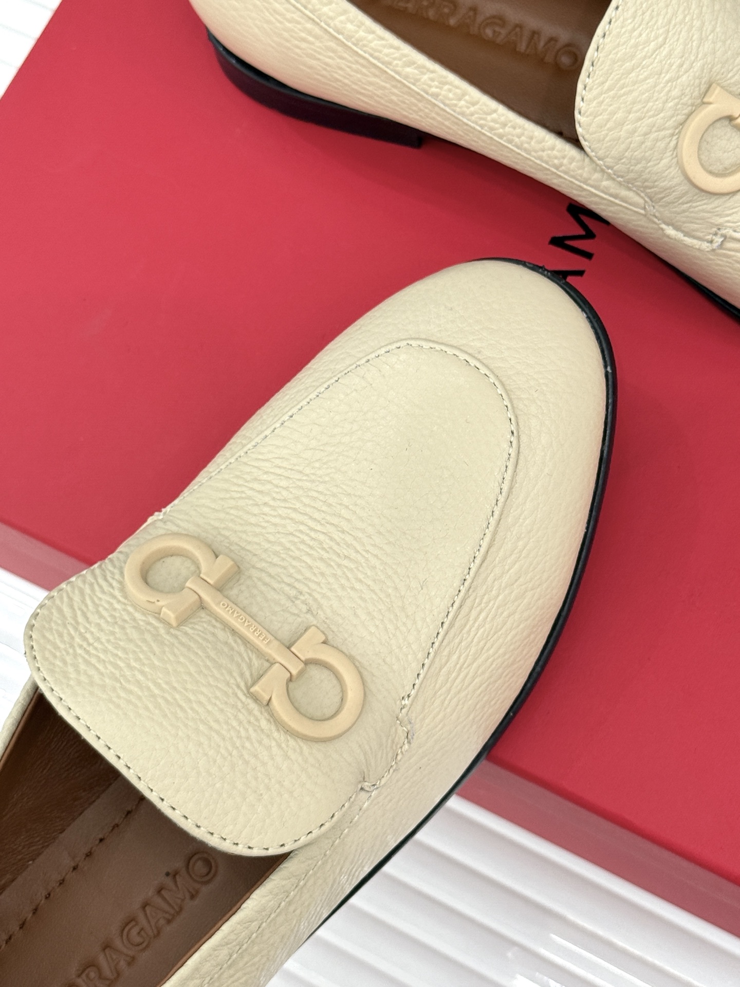 Ferragamo/菲拉格慕26WF新品马衔扣Gancini乐福鞋意式马术灵感邂逅现代优雅甄选柔软锤纹鹿