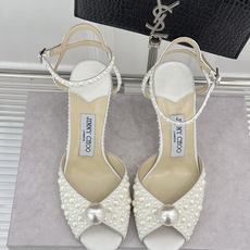 全珍珠Jimmy Choo/吉米周经典大珍珠鱼嘴高跟凉鞋将浪漫珠光与轻奢格调完美演绎自带一眼沦陷的名媛氛 全珍珠Jimmy Choo/吉米周经典大珍珠鱼嘴高跟凉鞋将浪漫珠光与轻奢格调完美演绎自带一眼沦陷的名媛氛