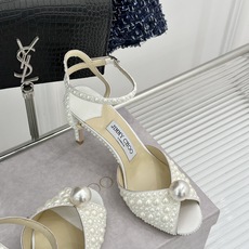 全珍珠Jimmy Choo/吉米周经典大珍珠鱼嘴高跟凉鞋将浪漫珠光与轻奢格调完美演绎自带一眼沦陷的名媛氛 全珍珠Jimmy Choo/吉米周经典大珍珠鱼嘴高跟凉鞋将浪漫珠光与轻奢格调完美演绎自带一眼沦陷的名媛氛