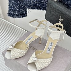全珍珠Jimmy Choo/吉米周经典大珍珠鱼嘴高跟凉鞋将浪漫珠光与轻奢格调完美演绎自带一眼沦陷的名媛氛 全珍珠Jimmy Choo/吉米周经典大珍珠鱼嘴高跟凉鞋将浪漫珠光与轻奢格调完美演绎自带一眼沦陷的名媛氛