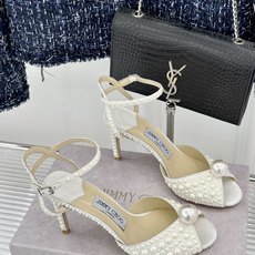 全珍珠Jimmy Choo/吉米周经典大珍珠鱼嘴高跟凉鞋将浪漫珠光与轻奢格调完美演绎自带一眼沦陷的名媛氛 全珍珠Jimmy Choo/吉米周经典大珍珠鱼嘴高跟凉鞋将浪漫珠光与轻奢格调完美演绎自带一眼沦陷的名媛氛
