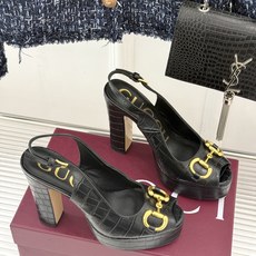 Gucci/古驰26WF新品马衔扣鱼嘴防水台粗跟高跟凉鞋演绎复古奢华与现代气场的融合之作。标志性金属马衔 Gucci/古驰26WF新品马衔扣鱼嘴防水台粗跟高跟凉鞋演绎复古奢华与现代气场的融合之作。标志性金属马衔