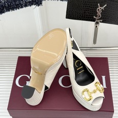Gucci/古驰26WF新品马衔扣鱼嘴防水台粗跟高跟凉鞋演绎复古奢华与现代气场的融合之作。标志性金属马衔 Gucci/古驰26WF新品马衔扣鱼嘴防水台粗跟高跟凉鞋演绎复古奢华与现代气场的融合之作。标志性金属马衔