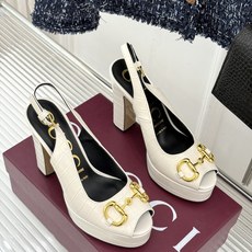Gucci/古驰26WF新品马衔扣鱼嘴防水台粗跟高跟凉鞋演绎复古奢华与现代气场的融合之作。标志性金属马衔 Gucci/古驰26WF新品马衔扣鱼嘴防水台粗跟高跟凉鞋演绎复古奢华与现代气场的融合之作。标志性金属马衔