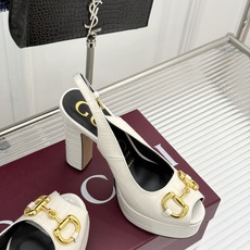 Gucci/古驰26WF新品马衔扣鱼嘴防水台粗跟高跟凉鞋演绎复古奢华与现代气场的融合之作。标志性金属马衔 Gucci/古驰26WF新品马衔扣鱼嘴防水台粗跟高跟凉鞋演绎复古奢华与现代气场的融合之作。标志性金属马衔