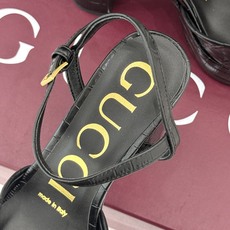 Gucci/古驰26WF新品马衔扣鱼嘴防水台粗跟高跟凉鞋演绎复古奢华与现代气场的融合之作。标志性金属马衔 Gucci/古驰26WF新品马衔扣鱼嘴防水台粗跟高跟凉鞋演绎复古奢华与现代气场的融合之作。标志性金属马衔