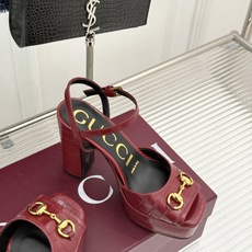 Gucci/古驰26WF新品马衔扣鱼嘴防水台粗跟高跟凉鞋演绎复古奢华与现代气场的融合之作。标志性金属马衔 Gucci/古驰26WF新品马衔扣鱼嘴防水台粗跟高跟凉鞋演绎复古奢华与现代气场的融合之作。标志性金属马衔