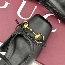 Gucci/古驰26WF新品猪鼻子蝴蝶结老花后空凉鞋复古与甜美的精妙邂逅将百年经典揉进夏日风情。漫不经心 Gucci/古驰26WF新品猪鼻子蝴蝶结老花后空凉鞋复古与甜美的精妙邂逅将百年经典揉进夏日风情。漫不经心