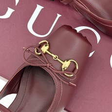Gucci/古驰26WF新品猪鼻子蝴蝶结老花后空凉鞋复古与甜美的精妙邂逅将百年经典揉进夏日风情。漫不经心 Gucci/古驰26WF新品猪鼻子蝴蝶结老花后空凉鞋复古与甜美的精妙邂逅将百年经典揉进夏日风情。漫不经心