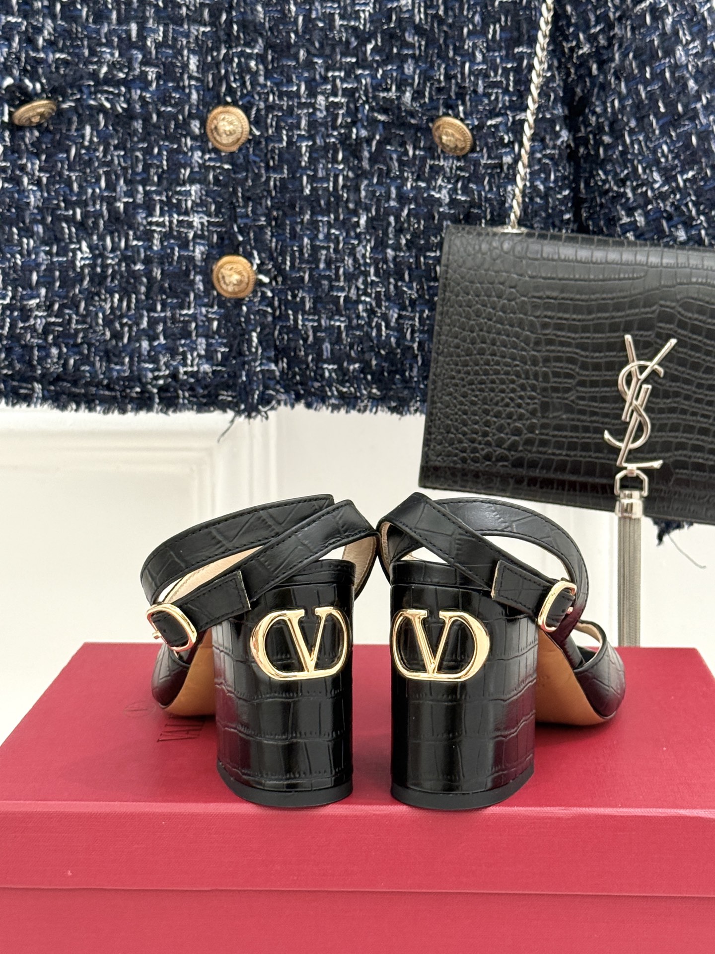 Valentino/华伦天奴26WF新品鱼嘴粗跟凉鞋凉鞋纯粹版型诠释高阶审美通体无缀饰尽显利落风范圆润鞋