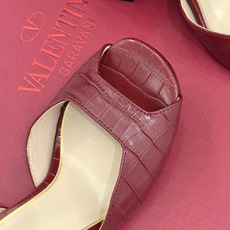 Valentino/华伦天奴26WF新品鱼嘴粗跟凉鞋凉鞋纯粹版型诠释高阶审美通体无缀饰尽显利落风范圆润鞋 Valentino/华伦天奴26WF新品鱼嘴粗跟凉鞋凉鞋纯粹版型诠释高阶审美通体无缀饰尽显利落风范圆润鞋