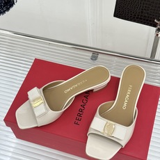 Ferragamo/菲拉格慕26WF新品经典蝴蝶结方头粗跟拖鞋方头粗跟拖鞋 优雅新章标志性蝴蝶结 金标缀 Ferragamo/菲拉格慕26WF新品经典蝴蝶结方头粗跟拖鞋方头粗跟拖鞋 优雅新章标志性蝴蝶结 金标缀