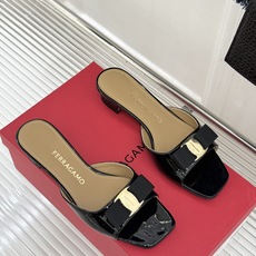 Ferragamo/菲拉格慕26WF新品经典蝴蝶结方头粗跟拖鞋方头粗跟拖鞋 优雅新章标志性蝴蝶结 金标缀 Ferragamo/菲拉格慕26WF新品经典蝴蝶结方头粗跟拖鞋方头粗跟拖鞋 优雅新章标志性蝴蝶结 金标缀