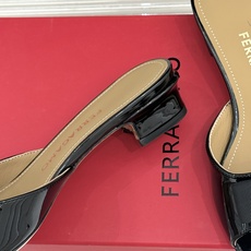 Ferragamo/菲拉格慕26WF新品经典蝴蝶结方头粗跟拖鞋方头粗跟拖鞋 优雅新章标志性蝴蝶结 金标缀 Ferragamo/菲拉格慕26WF新品经典蝴蝶结方头粗跟拖鞋方头粗跟拖鞋 优雅新章标志性蝴蝶结 金标缀