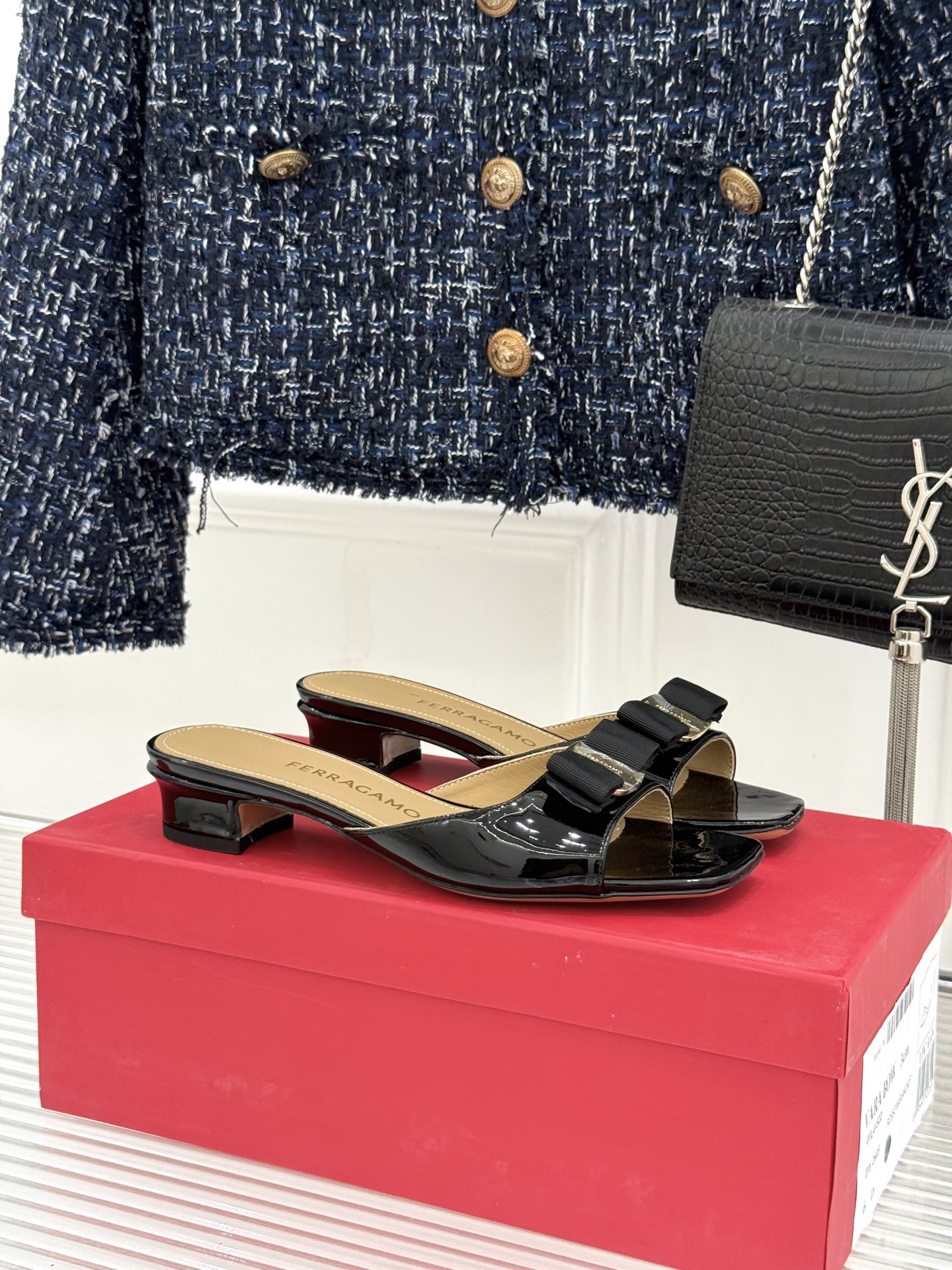 Ferragamo/菲拉格慕26WF新品经典蝴蝶结方头粗跟拖鞋方头粗跟拖鞋 优雅新章标志性蝴蝶结 金标缀