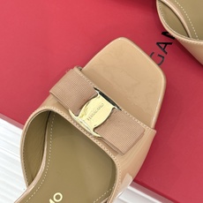 Ferragamo/菲拉格慕26WF新品经典蝴蝶结方头粗跟拖鞋方头粗跟拖鞋 优雅新章标志性蝴蝶结 金标缀 Ferragamo/菲拉格慕26WF新品经典蝴蝶结方头粗跟拖鞋方头粗跟拖鞋 优雅新章标志性蝴蝶结 金标缀
