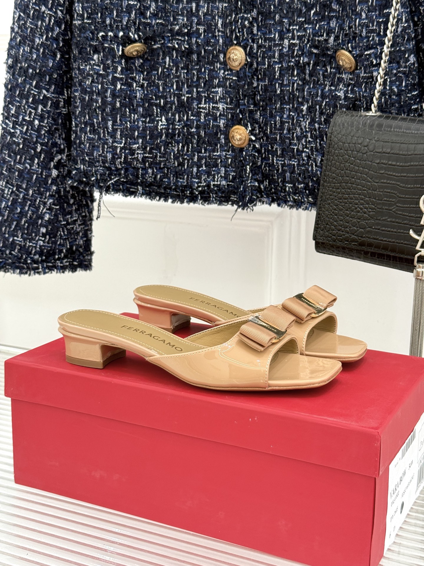 Ferragamo/菲拉格慕26WF新品经典蝴蝶结方头粗跟拖鞋方头粗跟拖鞋 优雅新章标志性蝴蝶结 金标缀