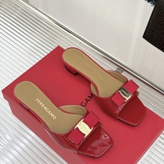 Ferragamo/菲拉格慕26WF新品经典蝴蝶结方头粗跟拖鞋方头粗跟拖鞋 优雅新章标志性蝴蝶结 金标缀 Ferragamo/菲拉格慕26WF新品经典蝴蝶结方头粗跟拖鞋方头粗跟拖鞋 优雅新章标志性蝴蝶结 金标缀