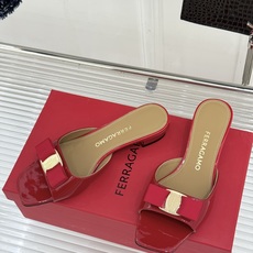 Ferragamo/菲拉格慕26WF新品经典蝴蝶结方头粗跟拖鞋方头粗跟拖鞋 优雅新章标志性蝴蝶结 金标缀 Ferragamo/菲拉格慕26WF新品经典蝴蝶结方头粗跟拖鞋方头粗跟拖鞋 优雅新章标志性蝴蝶结 金标缀