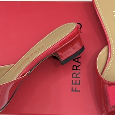 Ferragamo/菲拉格慕26WF新品经典蝴蝶结方头粗跟拖鞋方头粗跟拖鞋 优雅新章标志性蝴蝶结 金标缀 Ferragamo/菲拉格慕26WF新品经典蝴蝶结方头粗跟拖鞋方头粗跟拖鞋 优雅新章标志性蝴蝶结 金标缀