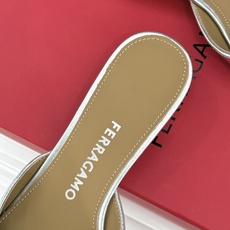 Ferragamo/菲拉格慕26WF新品经典蝴蝶结方头粗跟拖鞋方头粗跟拖鞋 优雅新章标志性蝴蝶结 金标缀 Ferragamo/菲拉格慕26WF新品经典蝴蝶结方头粗跟拖鞋方头粗跟拖鞋 优雅新章标志性蝴蝶结 金标缀